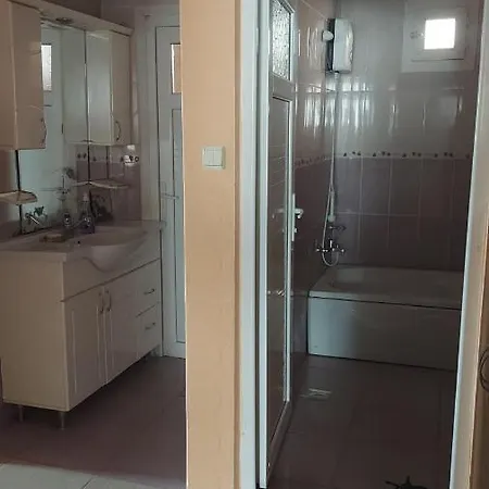Apartment Merkezi Konumda 4+1 Ev *